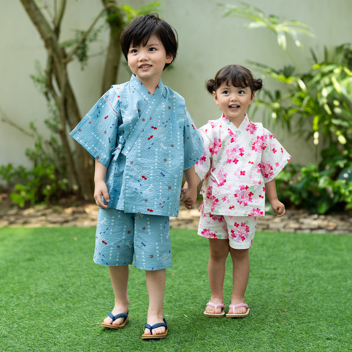 Two-piece Kimono Jinbei - Playing at the Waterside