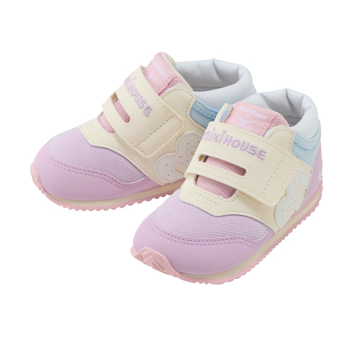 Lavender Mizuno second shoes with wide straps.
