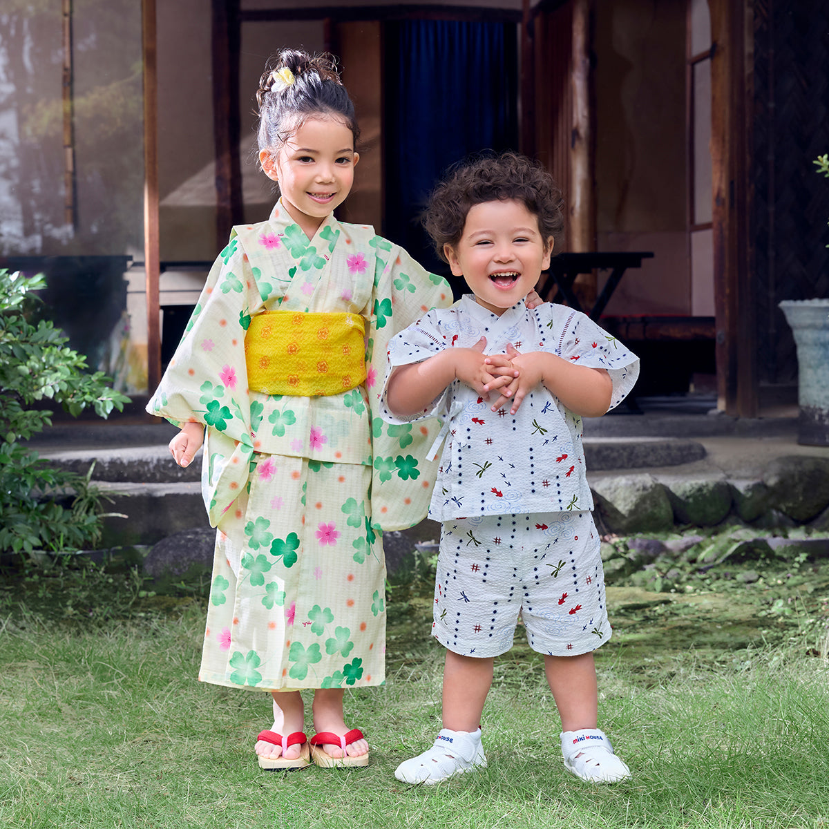 Two-piece Kimono Jinbei - Playing at the Waterside