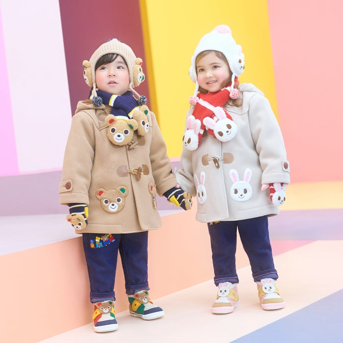 Pucchi & Usako’s Huggable Knit Scarf