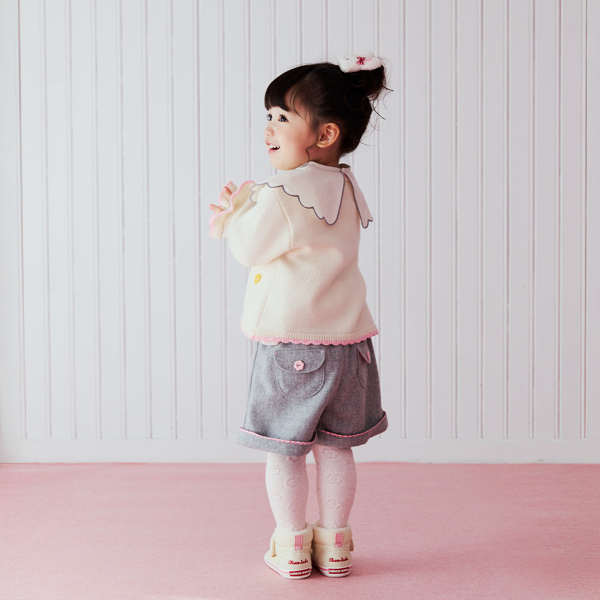 Seasonal Gray x Pink Cardigan