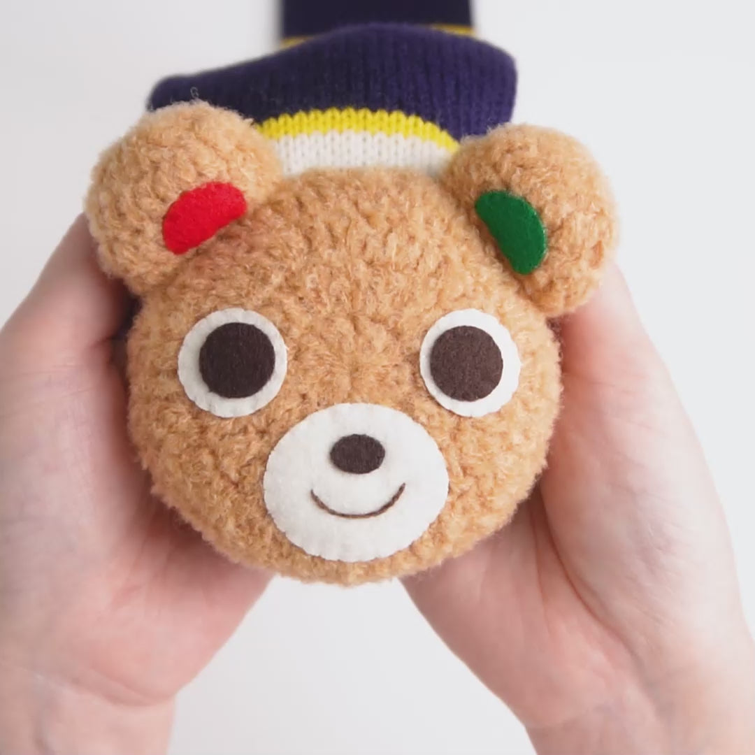 Pucchi & Usako’s Huggable Knit Scarf