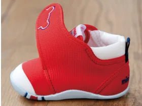 Close view of the heel of a red MIKI HOUSE shoe